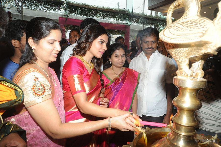 Samantha Launches New Store At Kukatpally