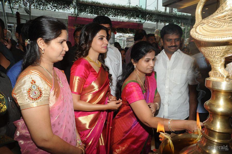 Samantha Launches New Store At Kukatpally