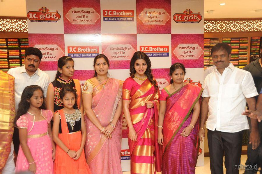 Samantha Launches New Store At Kukatpally