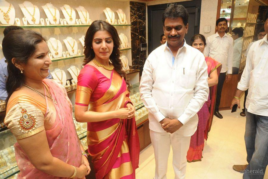 Samantha Launches New Store At Kukatpally