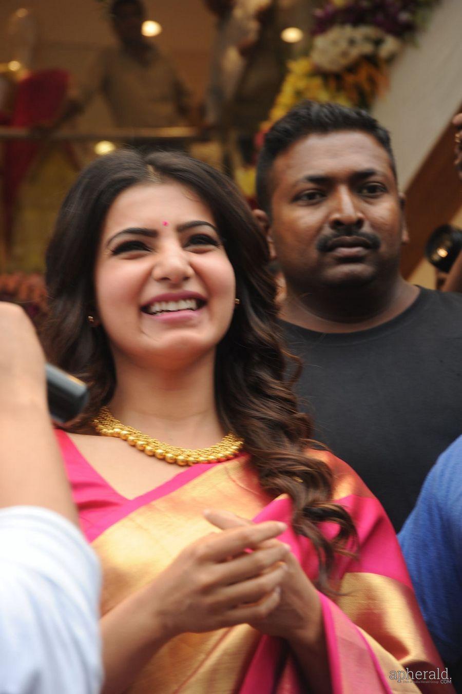 Samantha Launches New Store At Kukatpally