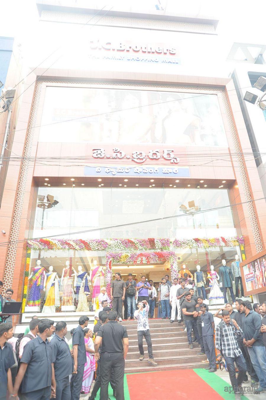 Samantha Launches New Store At Kukatpally