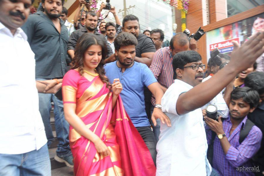 Samantha Launches New Store At Kukatpally