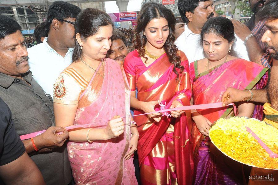 Samantha Launches New Store At Kukatpally