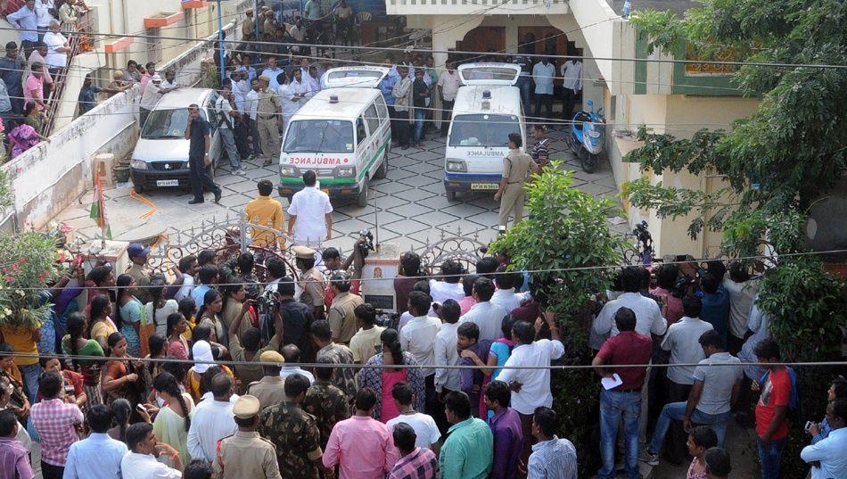 Sarika's death bodies Shifted for post mortem Photos