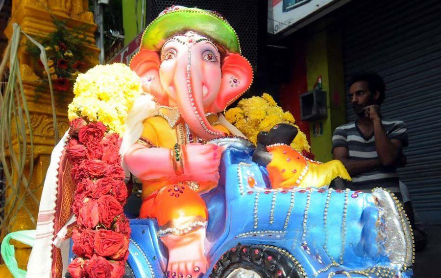 Different types of Lord Ganesh Idols Photos