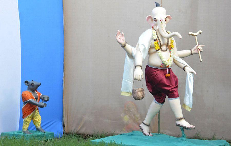 Different types of Lord Ganesh Idols Photos