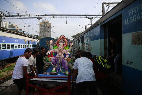 Ganesh Idol making from Clay soil Photos