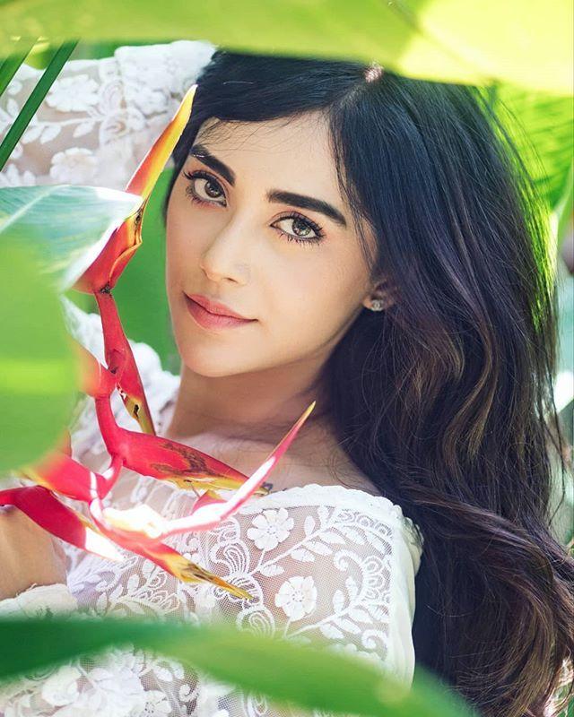 50+ Hot & Sexy Photos of Actress Angela Krislinzki