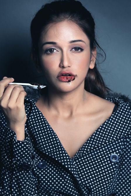 Actress Anaika Soti Smoking Hot & Spicy Photoshoot Pics