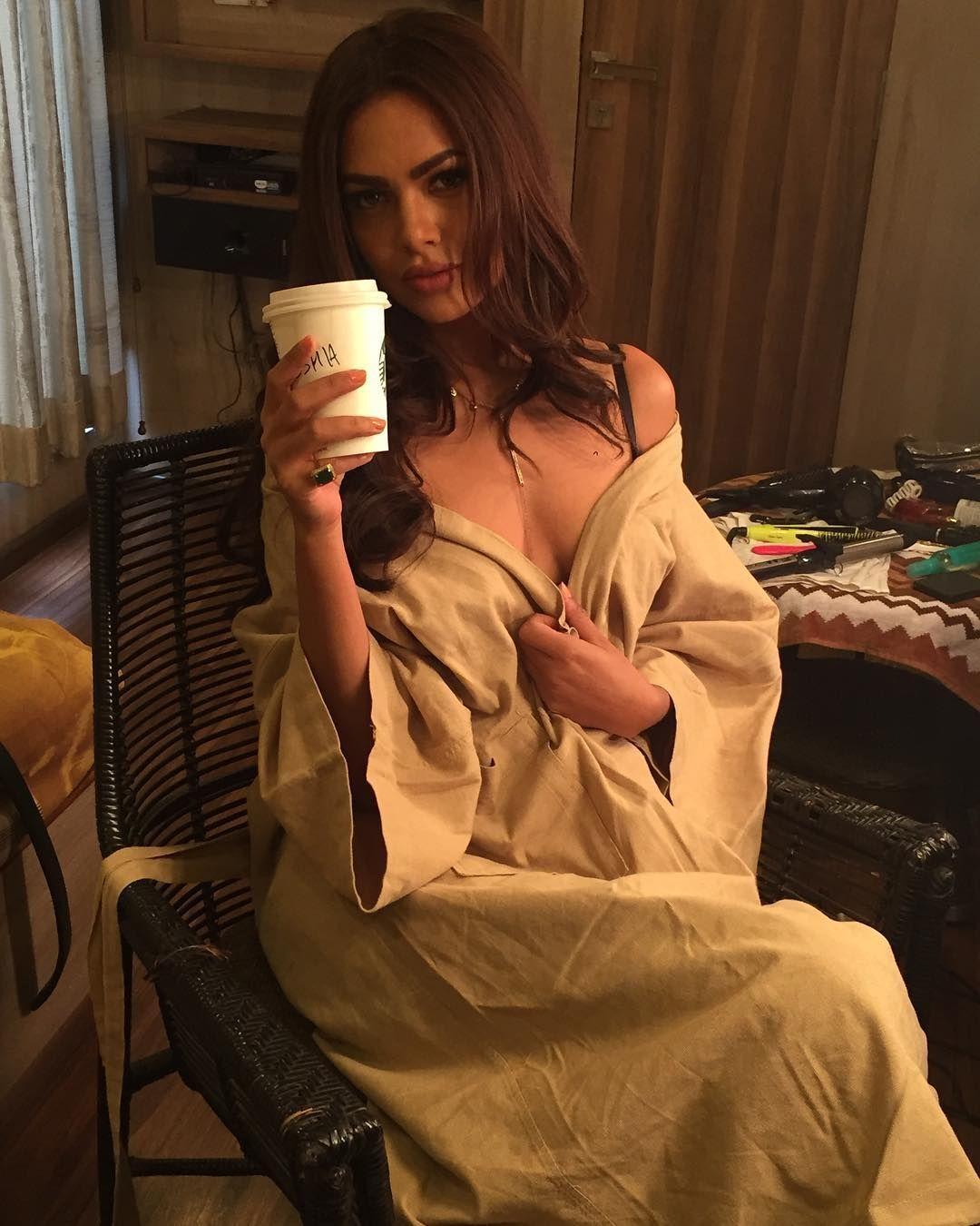 Esha Gupta's bold topless photoshoot!!