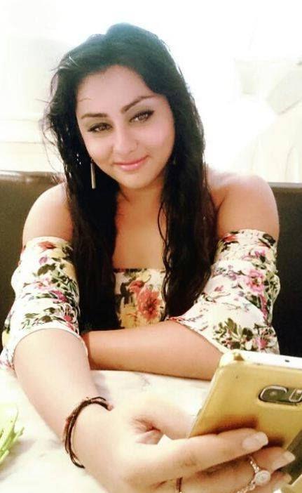 Actress Namitha Hot Navel & Cleavage Show Pics