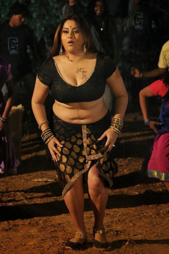 Actress Namitha Hot Navel & Cleavage Show Pics