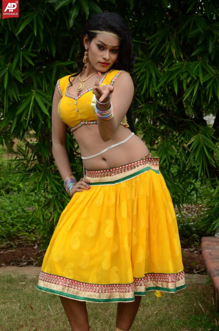 Actress Nisha Hot Spicy Gallery