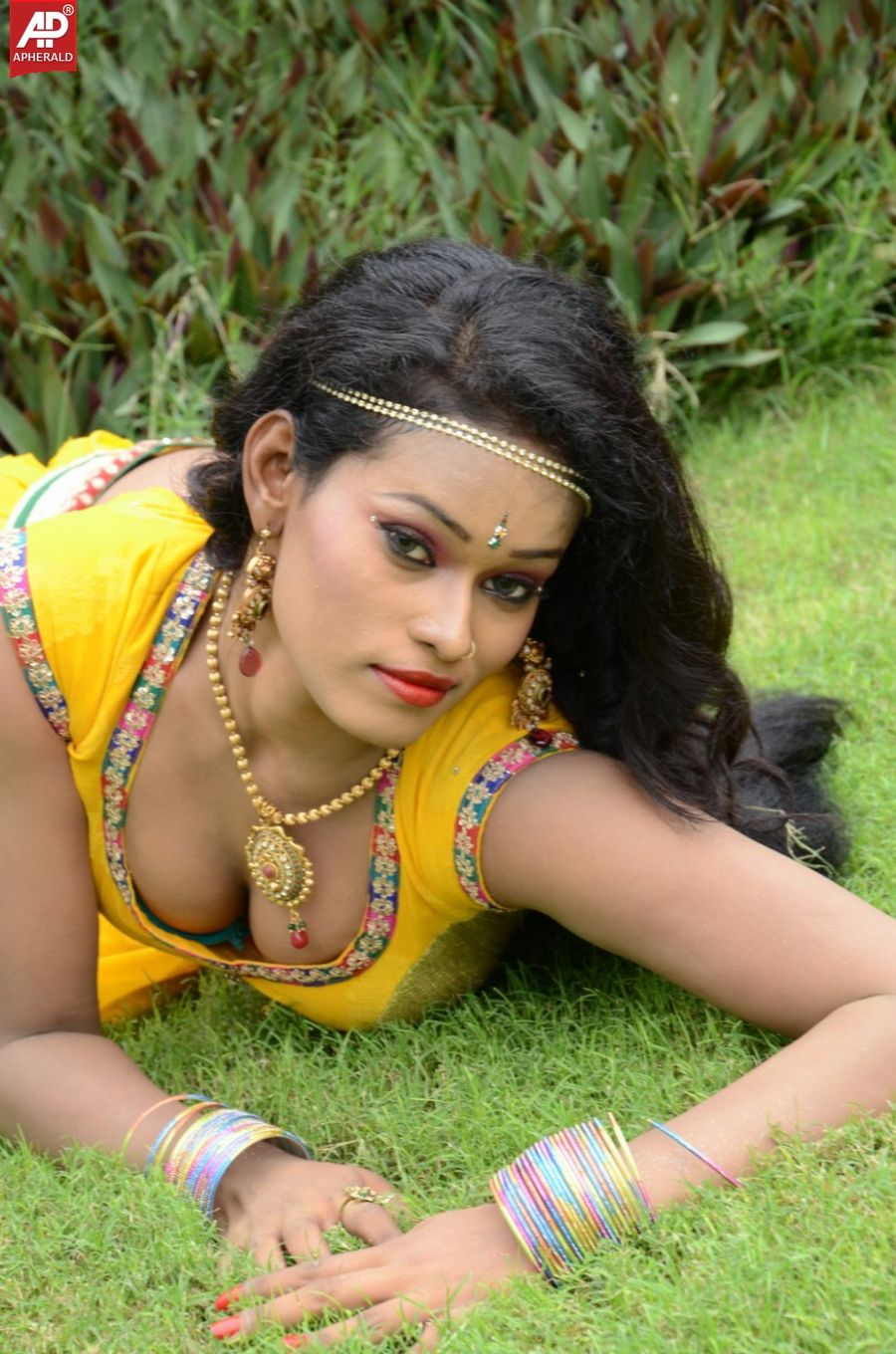 Actress Nisha Hot Spicy Gallery