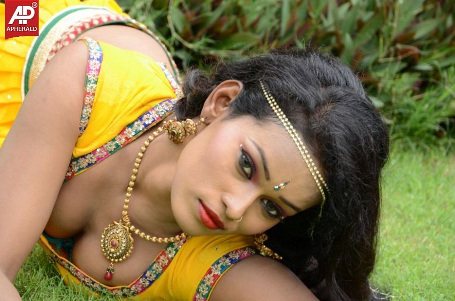 Actress Nisha Hot Spicy Gallery