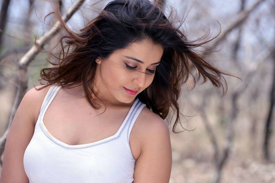 Actress Rasi Khanna Sexy Pictures