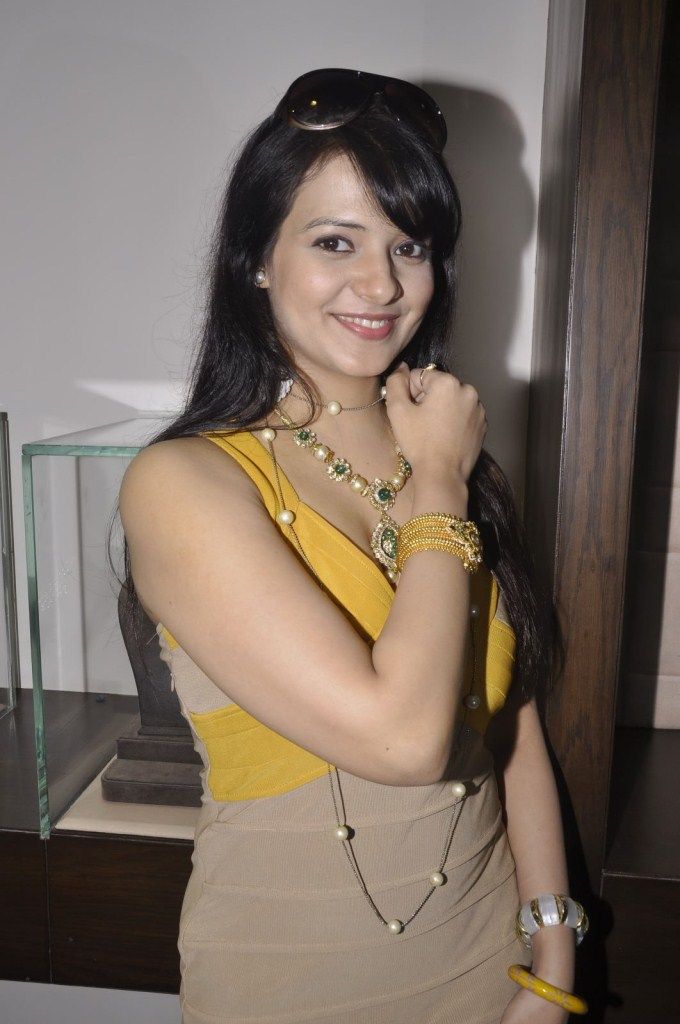 Actress Saloni Hot Sexy Pictures