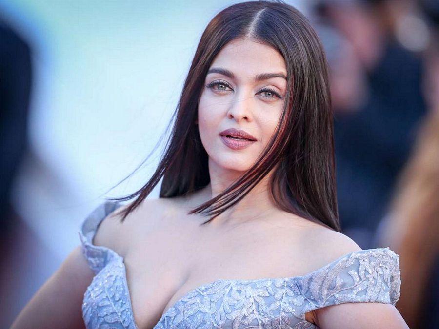 Aishwarya Rai Bachchan Shows OFF Massive Cleavage in Hot Pictures