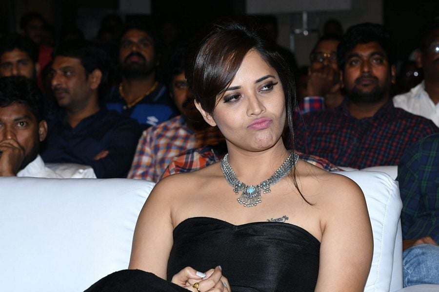 Anchor Anasuya Topless Cleavage Pics