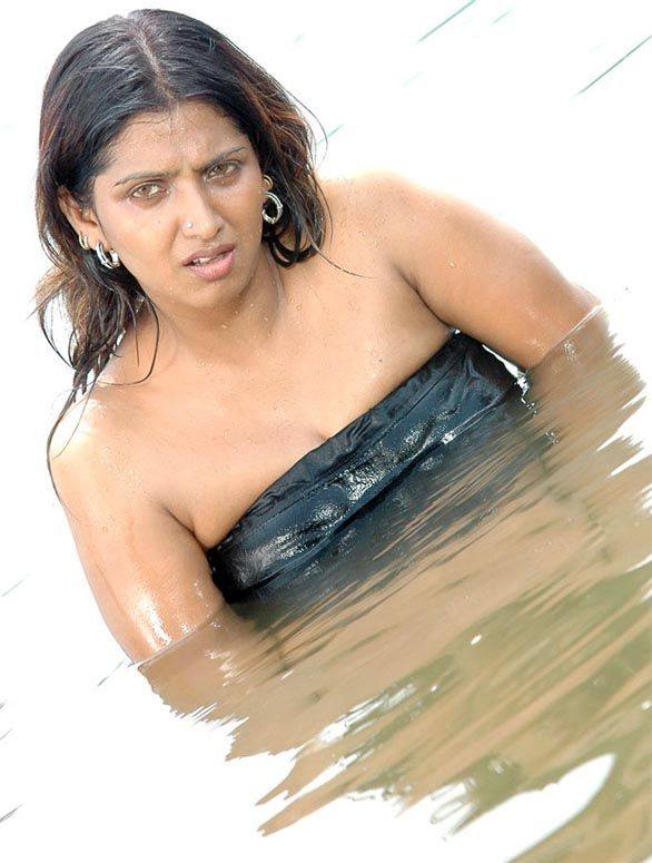 Bhuvaneswari Hot Navel Show Photos