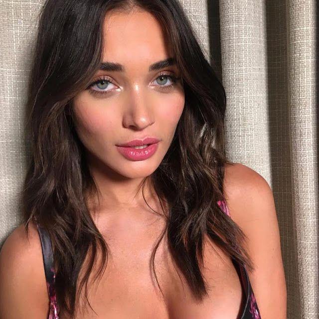 British Model & Actress Amy Jackson Huge Cleavage Show Photo Stills