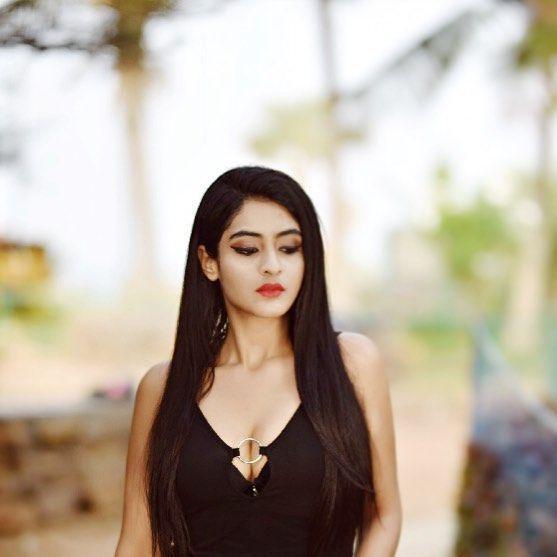 Esra Janjua Latest Hot & Spicy Photoshoot Stills