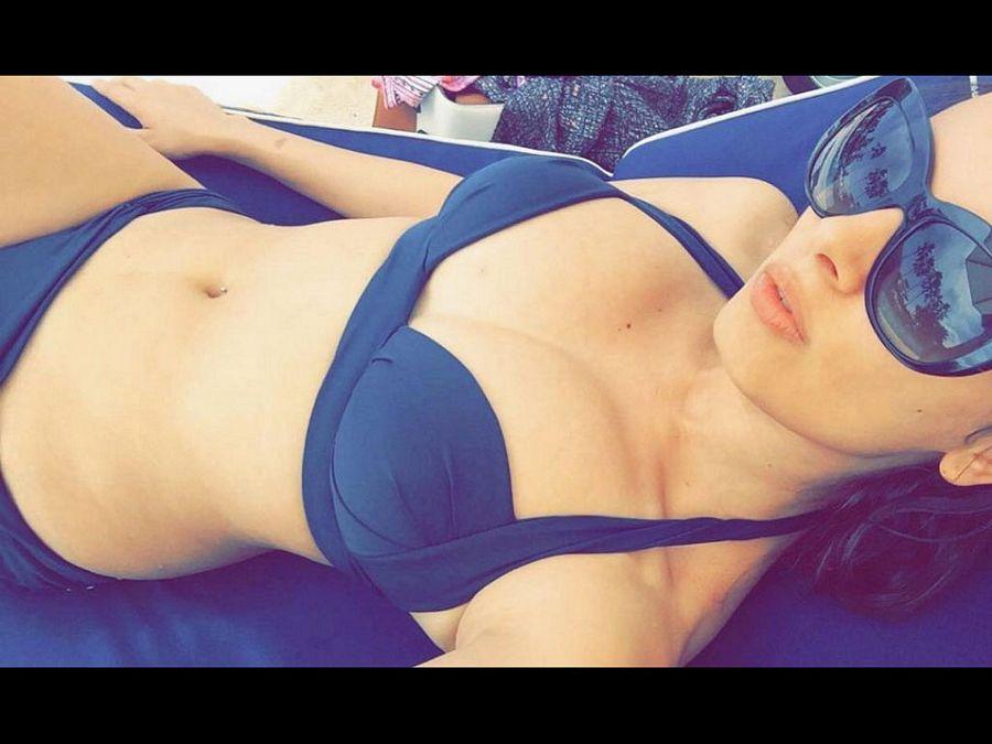 Evelyn Sharma Flaunts Her Bikini Body Photos