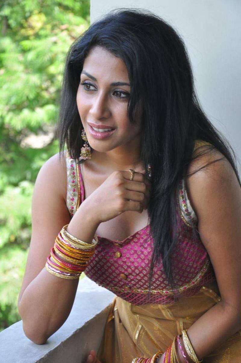 Gayathri Lyer Hot Gallery