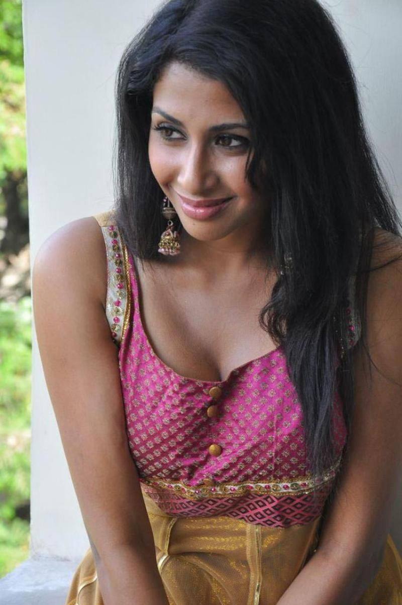 Gayathri Lyer Hot Gallery