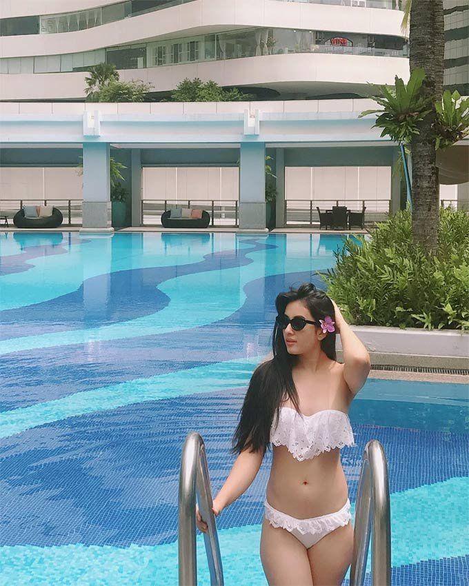 Hot And Sexy Nepali Model Actress Aditi Budhathoki Photos