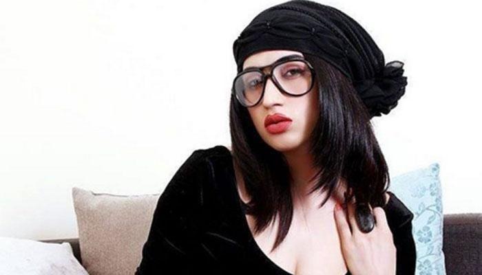 Hot Pakistani Model Qandeel Baloch Sexy Strips Photos