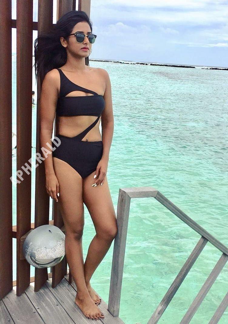 Hot and Sexy Bikini Photos of Young Bengaluru Model