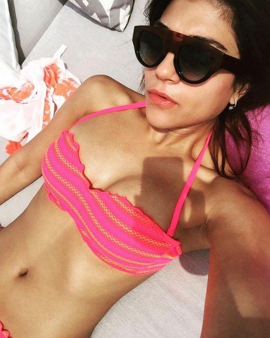 IPL Host & TV Anchor Archana Vijaya Bikini Pictures GOES VIRAL