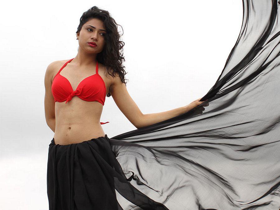 Kannada Celebs Actress Kamini Hot & Sexy Stills