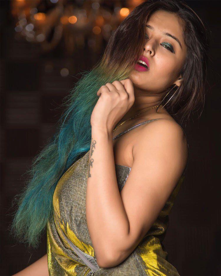 Kashish Chopra Hot Photos are too Hot to Handle!