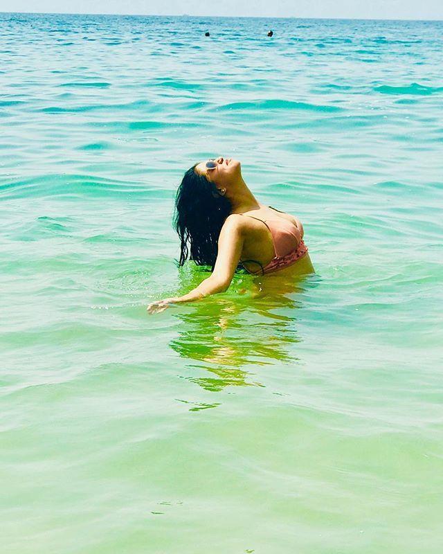 Kavita Kaushik UNSEEN Photos Are So Hot to Handel See Her Bikini Images