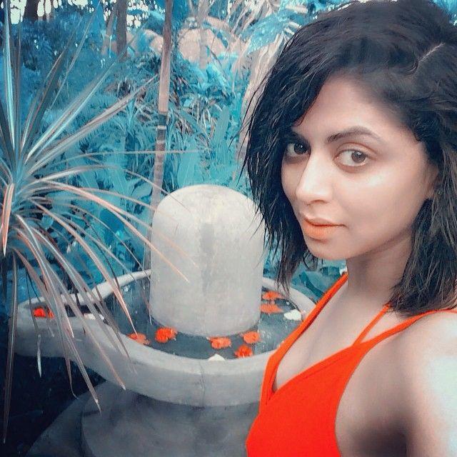 Kavita Kaushik UNSEEN Photos Are So Hot to Handel See Her Bikini Images