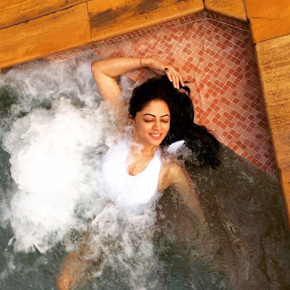 Kavita Kaushik UNSEEN Photos Are So Hot to Handel See Her Bikini Images