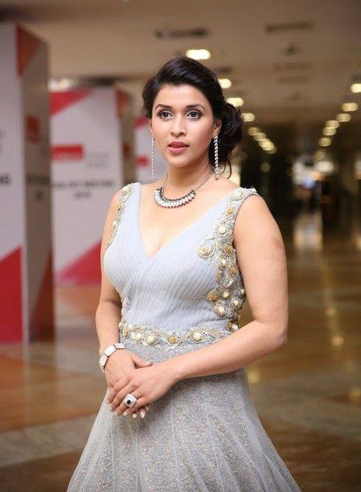 Mannara Chopra Hot Images