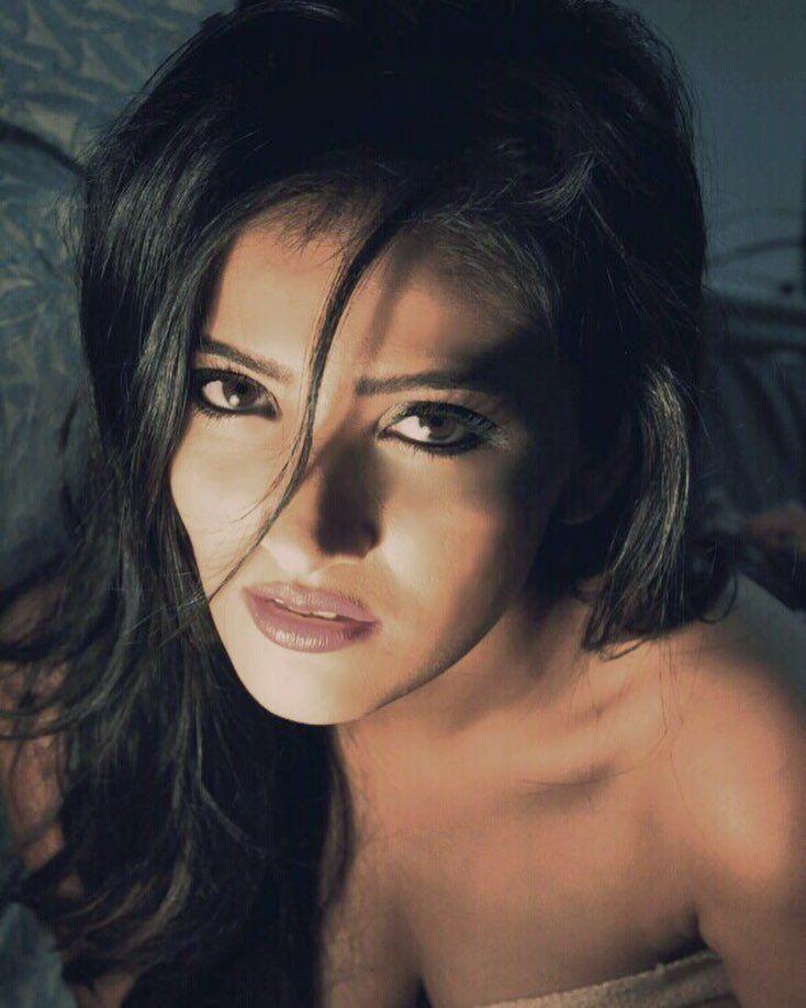 Nimisha Mehta Hot Photos are too Hot TO Handle!