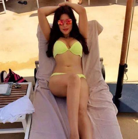 Oh-La-La! Shama Sikander again spreads hotness on the internet Bikini Photos