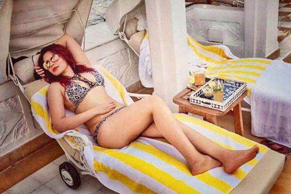 Oh-La-La! Shama Sikander again spreads hotness on the internet Bikini Photos