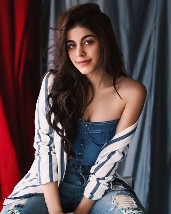 Pooja Bedi daughter Aalia Latest Hot Bikini Photos Stills