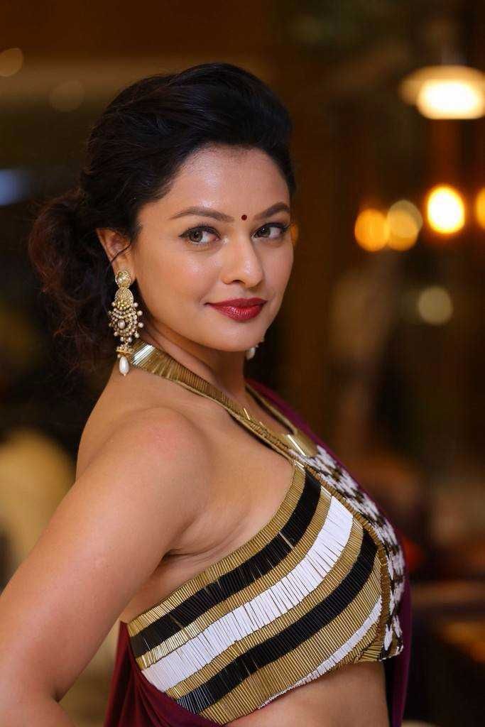 Pooja Kumar Latest Hot Photos