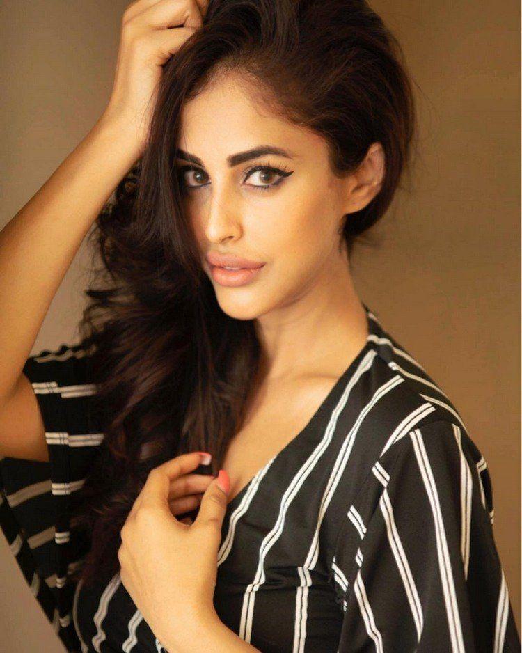 Priya Banerjee Hot & Spicy Photoshoot Pics