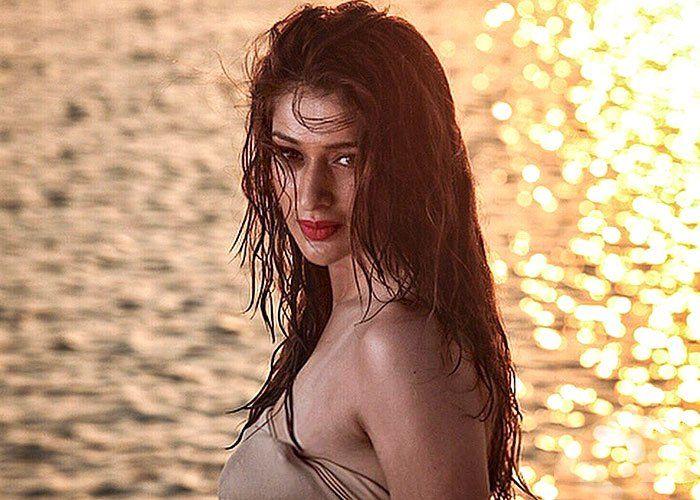 Raai Laxmi: Hot, Sexy & Sizzling Pictures of the 'Julie 2' Movie