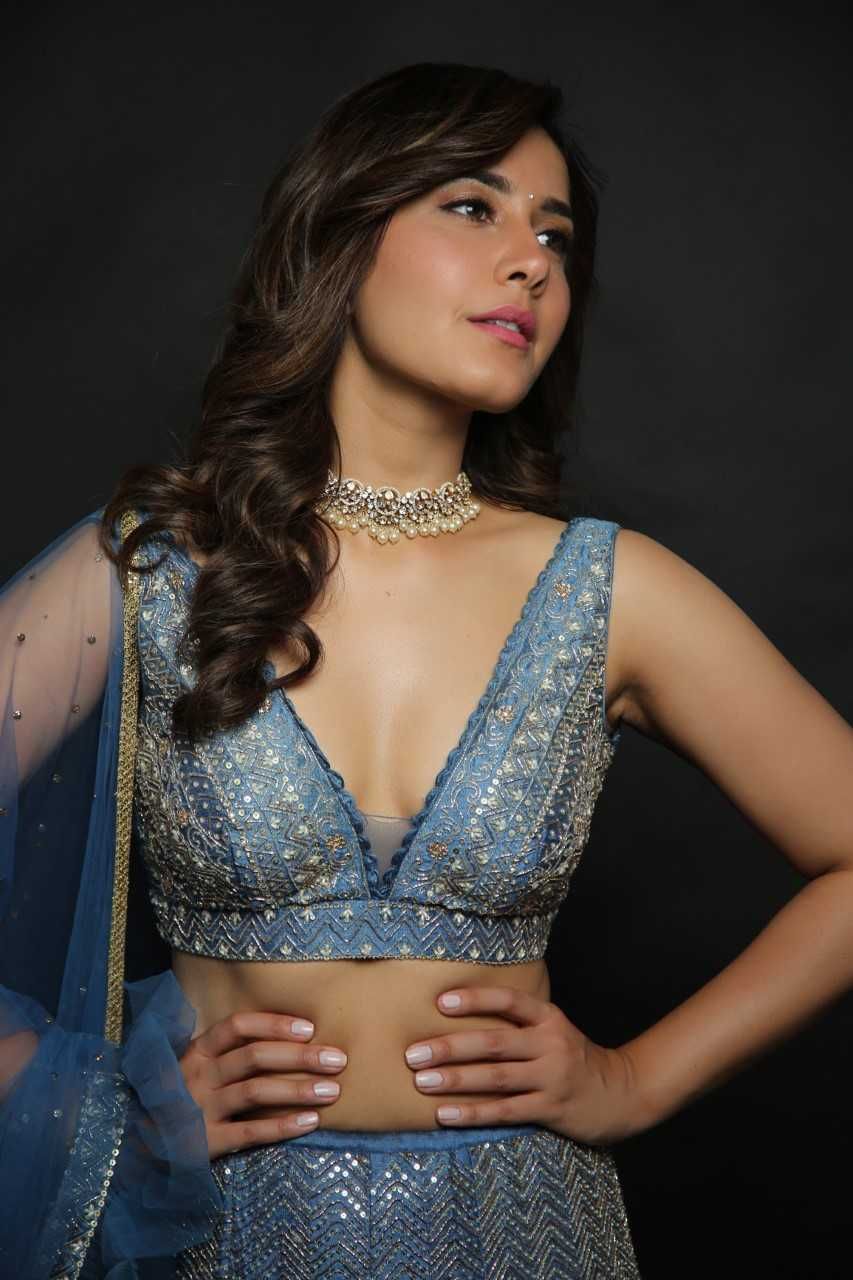 Raashi Khanna New Hot Spicy Photos