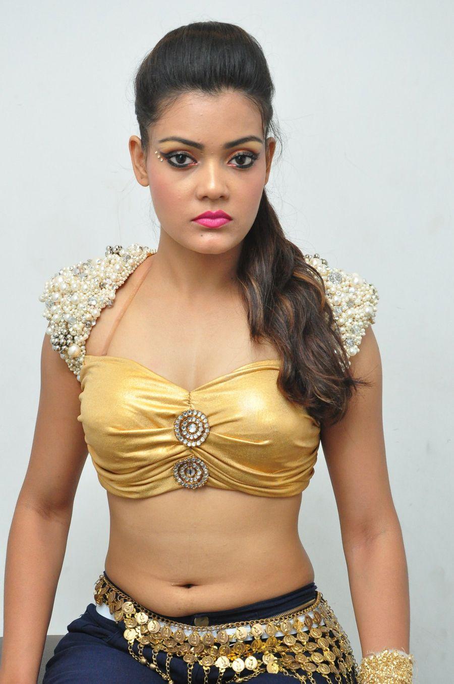 Riya Hot Navel Show Photos