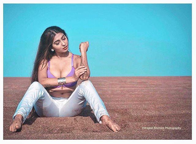 640px x 470px - Ruma Sharma Hot Bikini Photoshoot Sexy Beach Ware